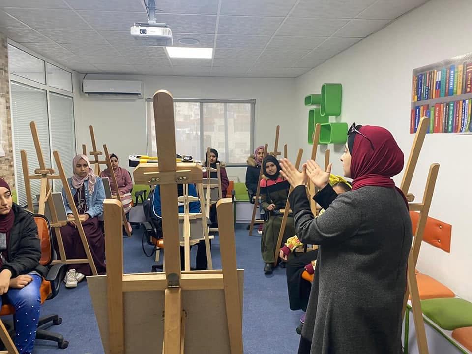 موهبة فنية . لقيتني